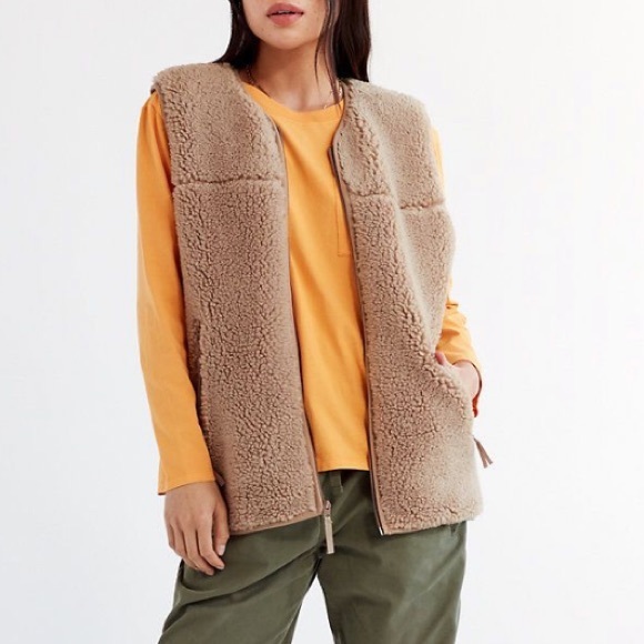 Aritzia Jackets & Blazers - Aritzia Tna Sherpa fleece vest oversized tan colour zip up